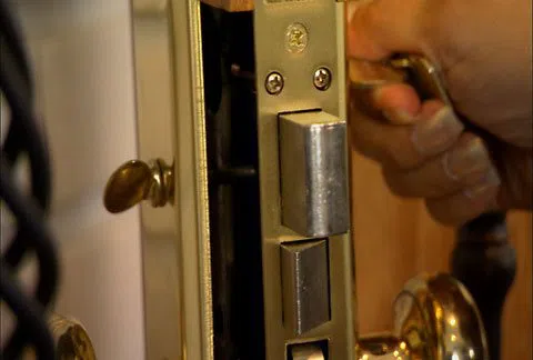 Glastonbury Locksmith Service Glastonbury, CT 860-744-3009 - apartment-lock-change